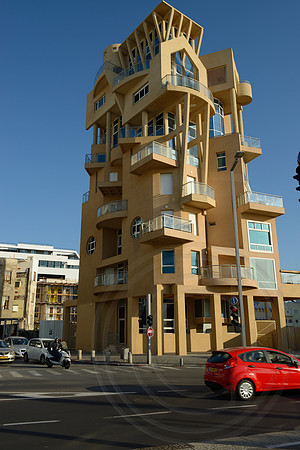 Tel Aviv Promenade, people & buildings